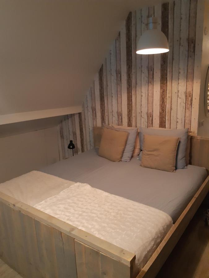 De Hooizolder Bed & Breakfast เฮลเลนดอร์น ภายนอก รูปภาพ